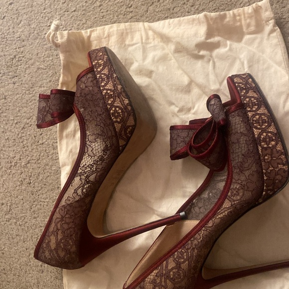 Stunning lace Valentino satin heels - Picture 5 of 7